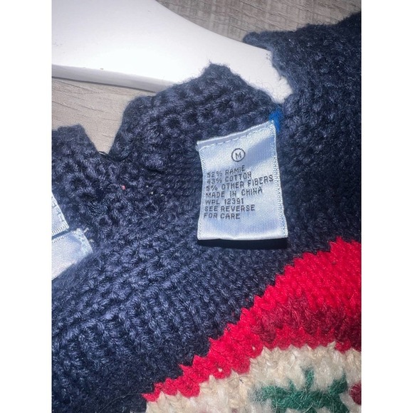 Vintage Hand knitted Northen Isle signature Santa/Christmas Sweater - Picture 11 of 12